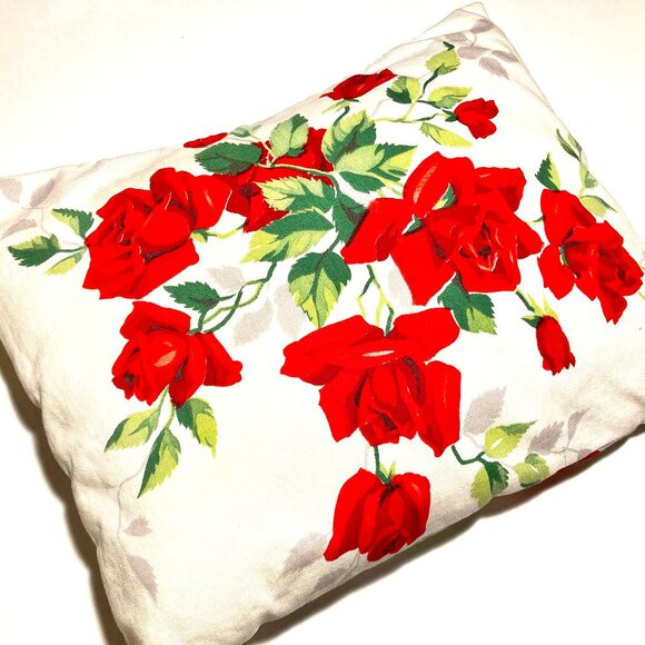 Set of 2 Homemade Pillows with Vintage Fabric + RickRack - Picture 6 of 11